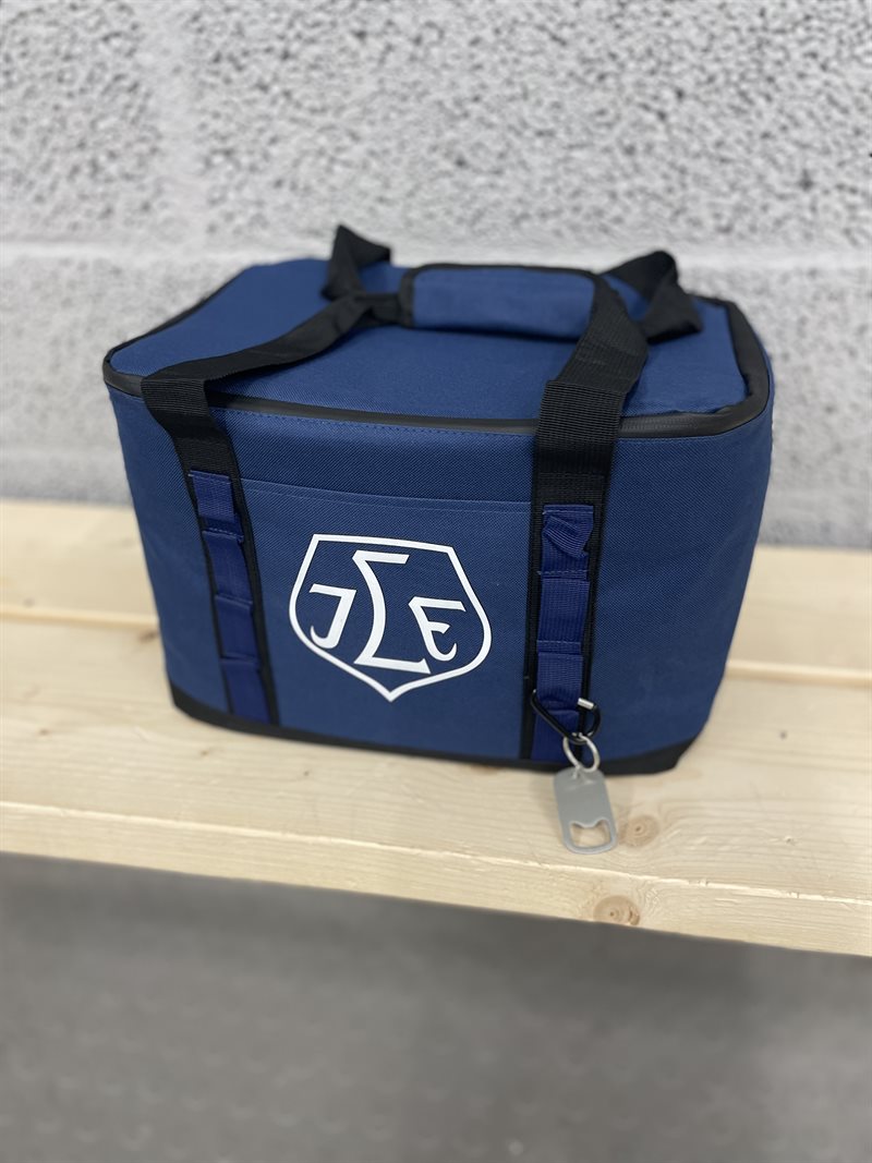 Kylväska med flasköppnare